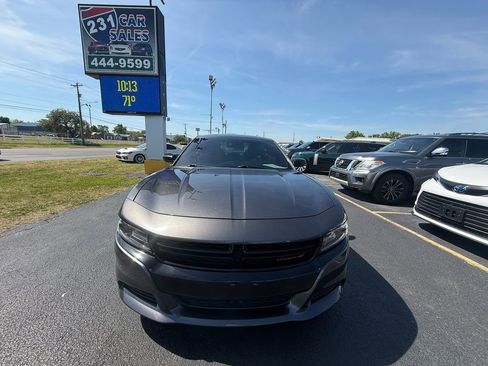 Used 2017 Dodge Charger R/T w/ Premium Group RWD image 9