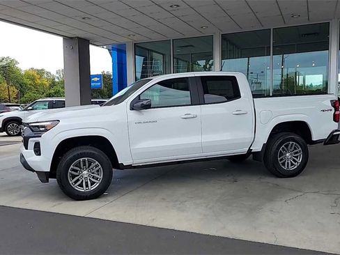 New 2024 Chevrolet Colorado LT w/ LT Convenience Package III image 6