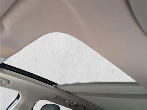 Used 2019 Volkswagen Tiguan SE w/ Panoramic Sunroof Package image 12