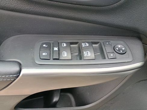 Used 2020 Jeep Cherokee Latitude Plus FWD image 22
