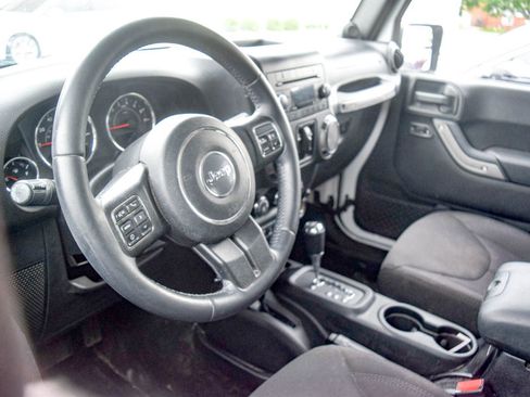 Used 2014 Jeep Wrangler Unlimited Sport w/ Quick Order Package 24S AWD/4WD image 21