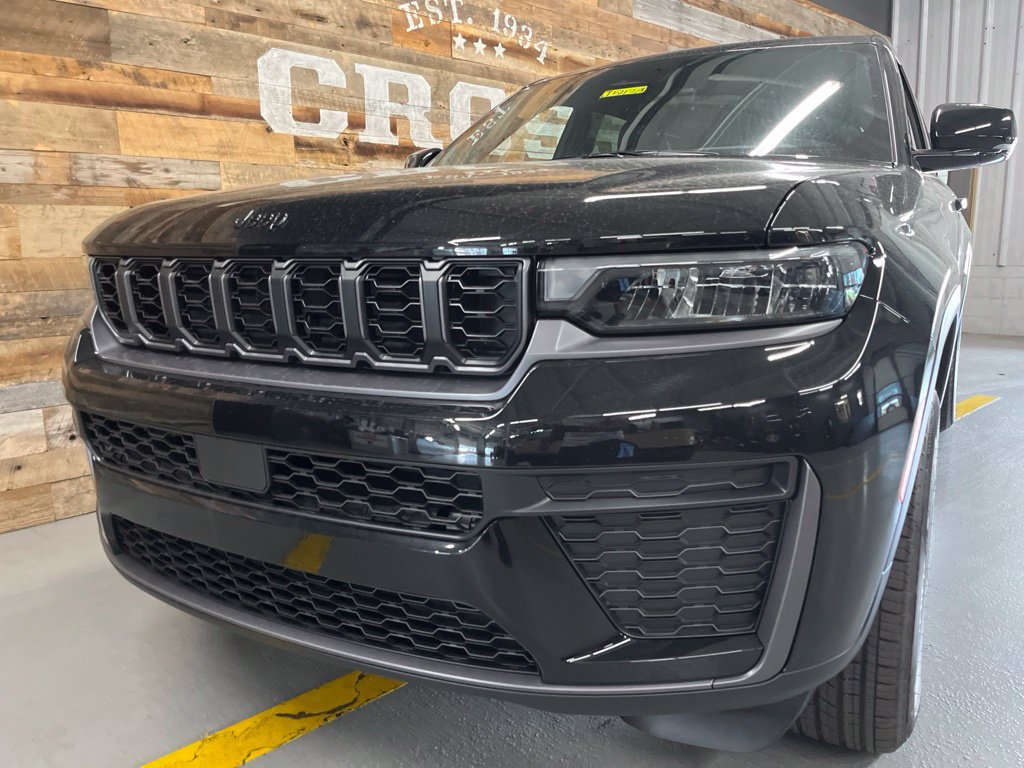New 2026 Jeep Grand Cherokee Altitude AWD/4WD image 9