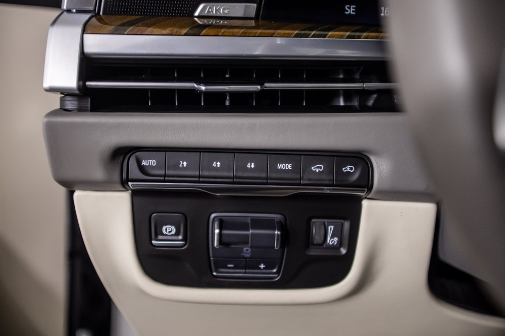 Used 2025 Cadillac Escalade Premium Luxury Platinum w/ LPO, Floor Liner Package AWD/4WD image 38