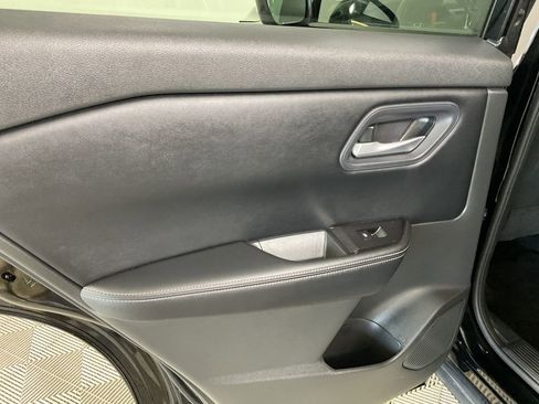 Used 2024 Nissan Rogue SV FWD image 18
