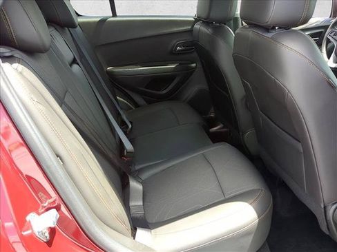 Used 2022 Chevrolet Trax LT w/ Sport Edition FWD image 18