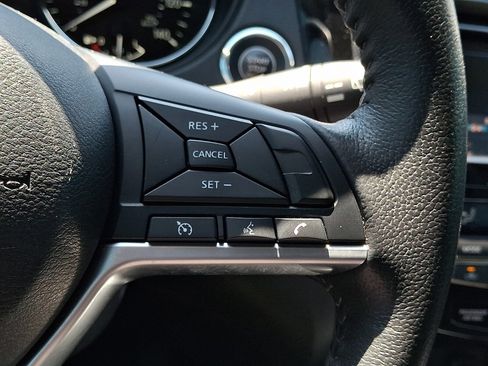 Used 2020 Nissan Rogue SV AWD/4WD image 22