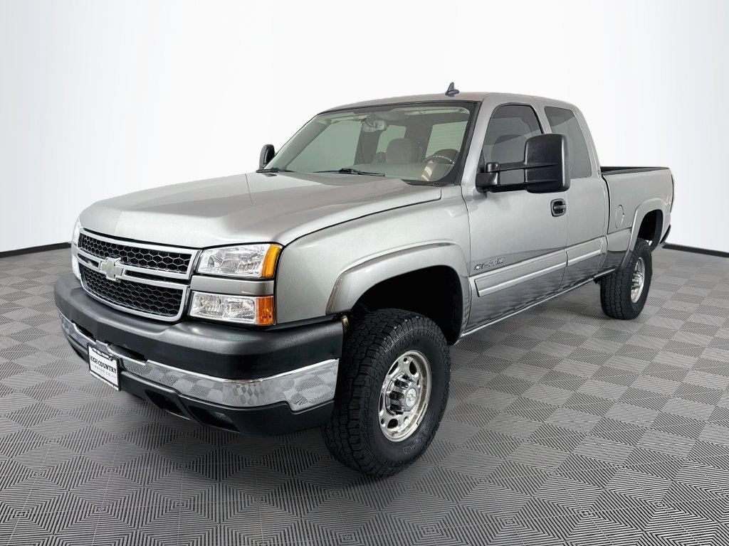 Used 2006 Chevrolet Silverado 2500 LT AWD/4WD image 3