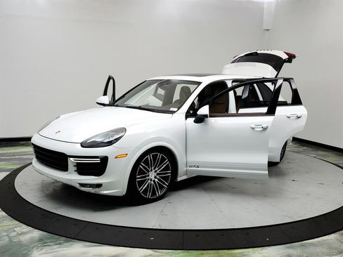 Used 2016 Porsche Cayenne GTS AWD/4WD image 9