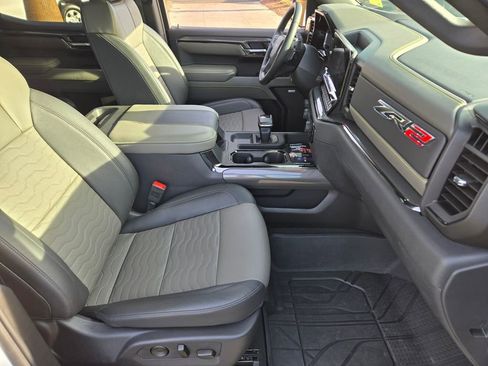 Used 2025 Chevrolet Silverado 1500 ZR2 image 15