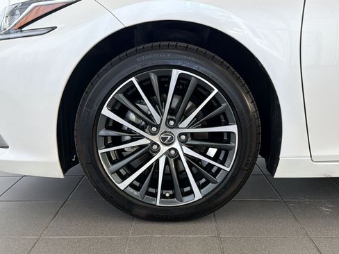 Used 2025 Lexus ES 350 w/ Premium Package FWD image 12