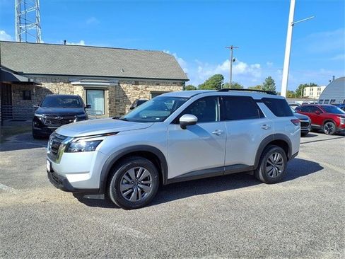 Used 2025 Nissan Pathfinder SV image 24