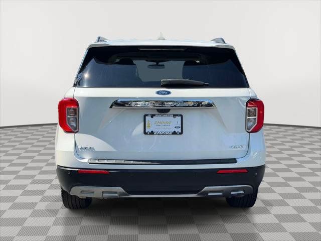 Used 2023 Ford Explorer XLT w/ Equipment Group 202A AWD/4WD image 4
