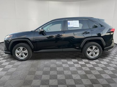 Used 2025 Toyota RAV4 XLE AWD/4WD image 4