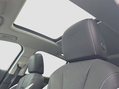 Used 2024 Buick Envision Sport Touring image 8