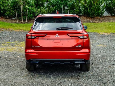 New 2025 Mitsubishi Outlander image 7