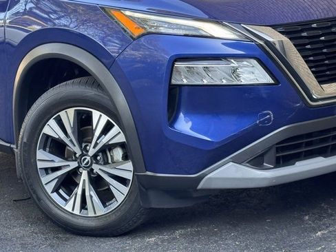 Used 2022 Nissan Rogue SV image 3