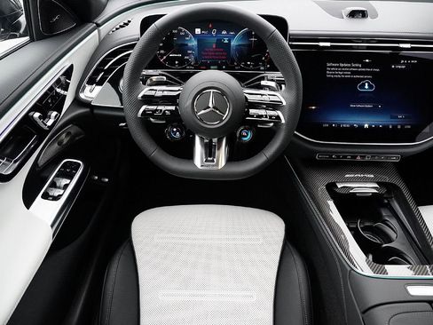 New 2026 Mercedes-Benz E 53 AMG e 4MATIC Sedan image 15