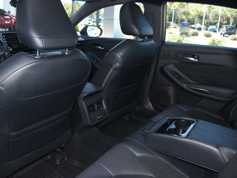 Used 2019 Toyota Avalon XSE image 16