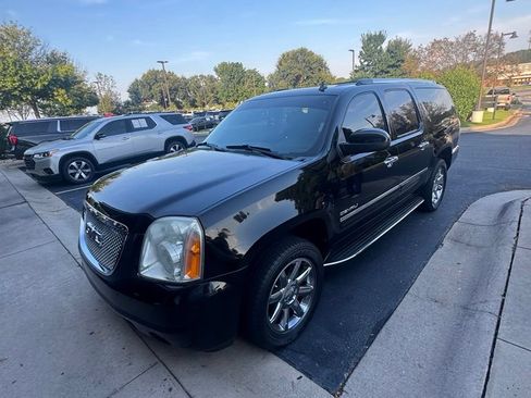 Used 2012 GMC Yukon XL Denali RWD image 6