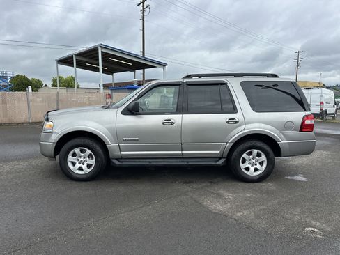 Used 2008 Ford Expedition XLT image 2
