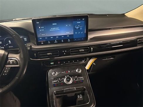 Used 2023 Lincoln Nautilus AWD image 11