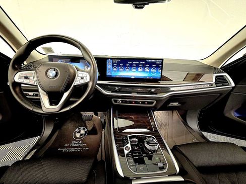 Used 2023 BMW X7 xDrive40i w/ Executive Package image 17