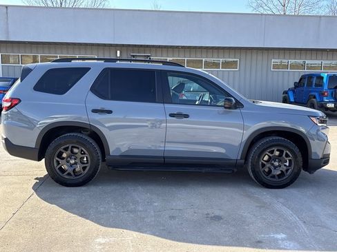 Used 2023 Honda Pilot TrailSport image 2