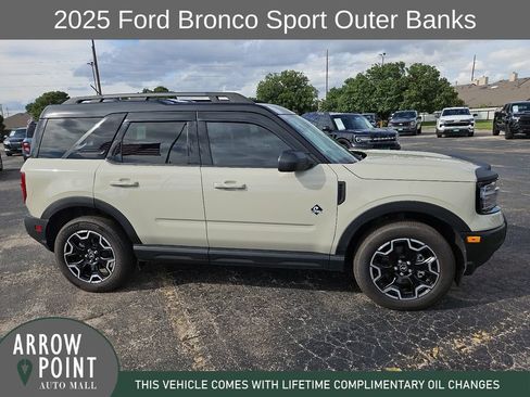 Used 2025 Ford Bronco Sport Outer Banks AWD/4WD image 13