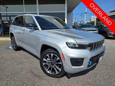 Used 2023 Jeep Grand Cherokee Overland w/ Advanced Protech Group III AWD/4WD image 2