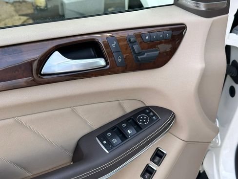 Used 2015 Mercedes-Benz GL 550 GL 550 4MATIC Sport Utility 4D image 12