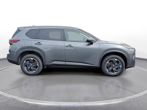 Used 2024 Nissan Rogue SV AWD/4WD image 9