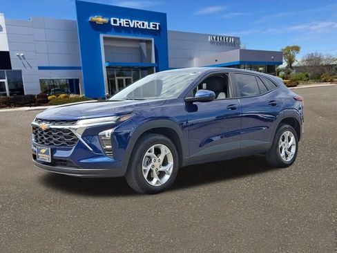 Used 2024 Chevrolet Trax LS w/ LS Convenience Package FWD image 34