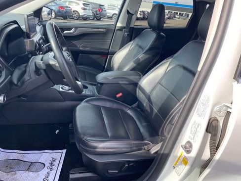 Used 2022 Ford Escape Titanium image 15