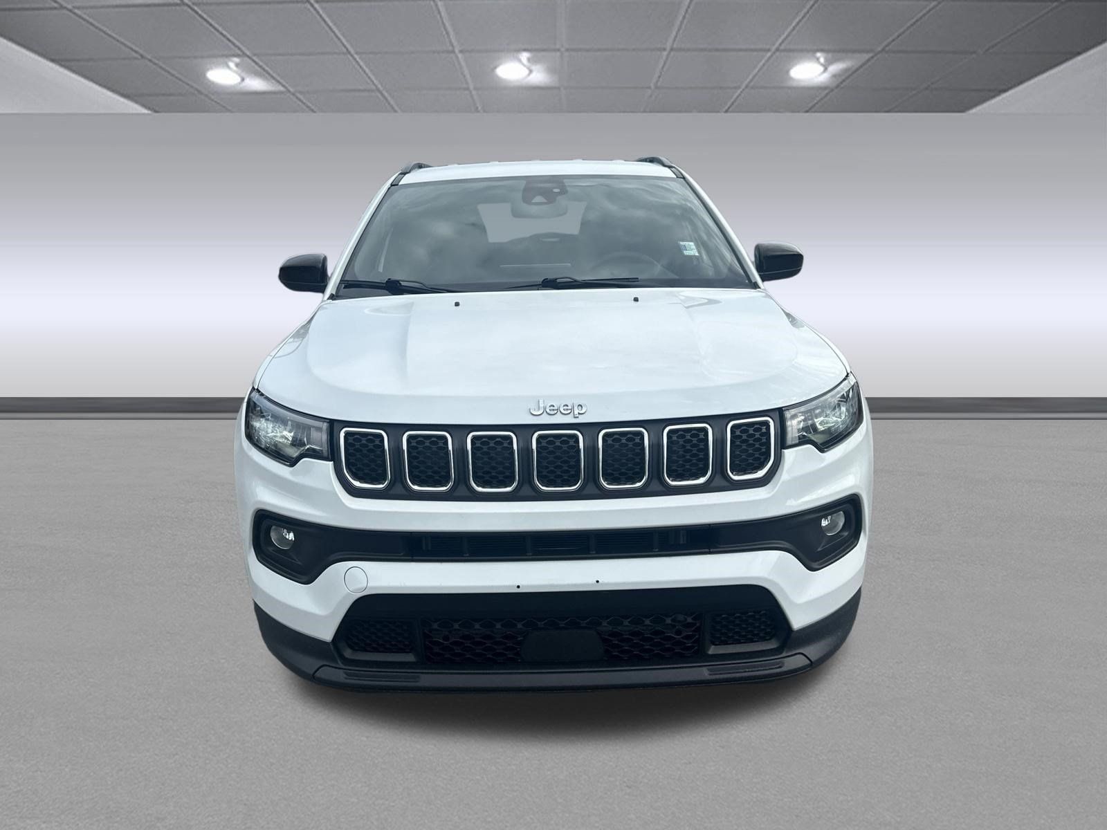 Used 2024 Jeep Compass Latitude AWD/4WD image 8