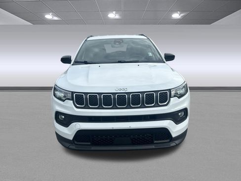Used 2024 Jeep Compass Latitude AWD/4WD image 8
