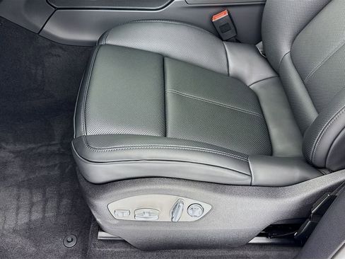 New 2026 Porsche Macan image 14