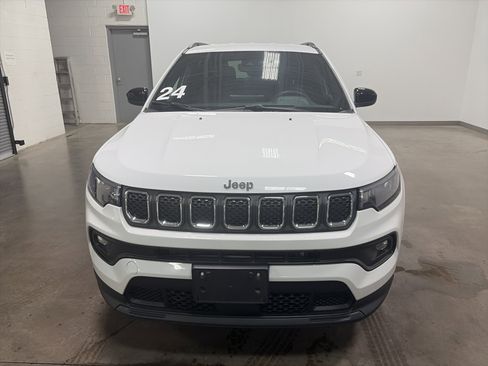 Used 2024 Jeep Compass Latitude image 7