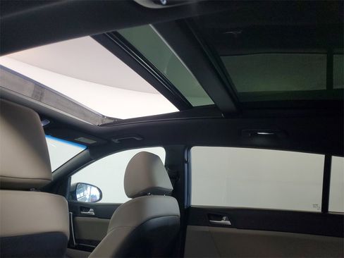 Used 2021 Kia Sportage S w/ S AWD Premium Package image 23