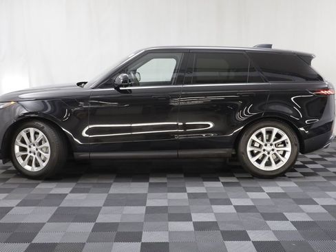 Used 2025 Land Rover Range Rover Sport SE AWD/4WD image 4