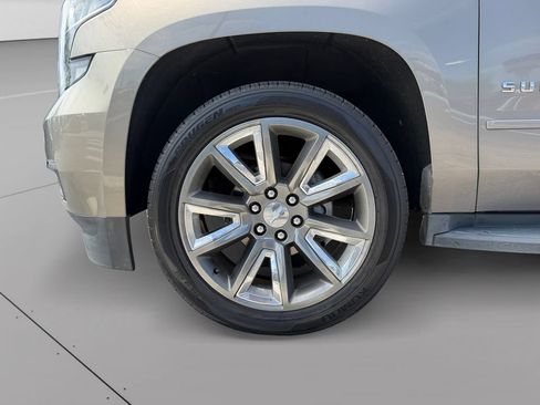 Used 2019 Chevrolet Suburban LT RWD image 12
