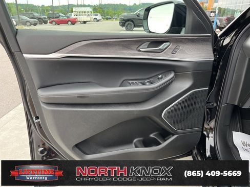 New 2025 Jeep Grand Cherokee L Limited w/ Luxury Tech Group II image 5