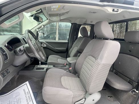 Used 2012 Nissan Frontier SV w/ SV Premium Utility Pkg image 12