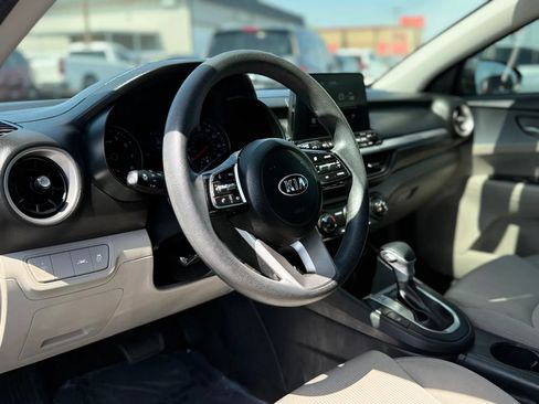 Used 2020 Kia Forte LXS FWD image 13