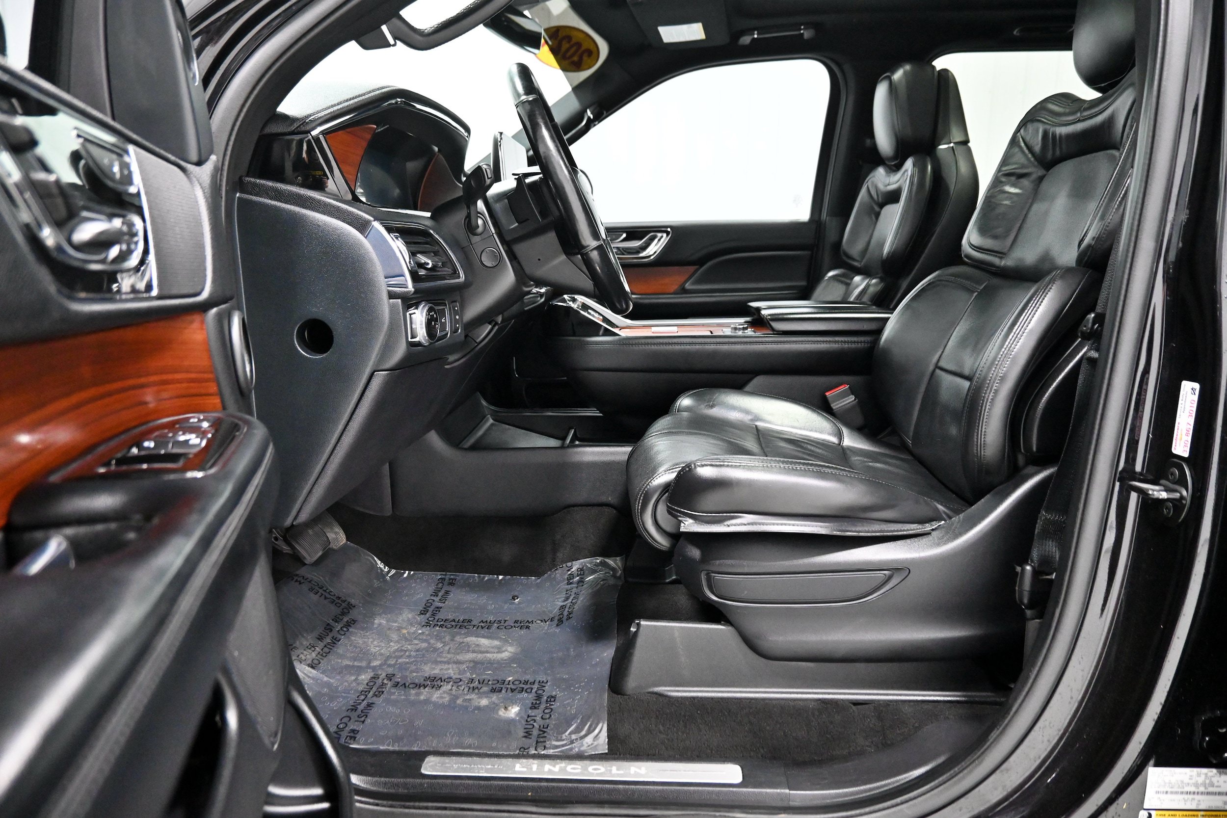 Used 2021 Lincoln Navigator Reserve AWD/4WD image 5