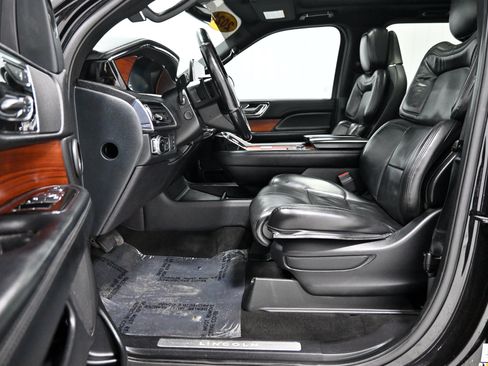 Used 2021 Lincoln Navigator Reserve AWD/4WD image 5