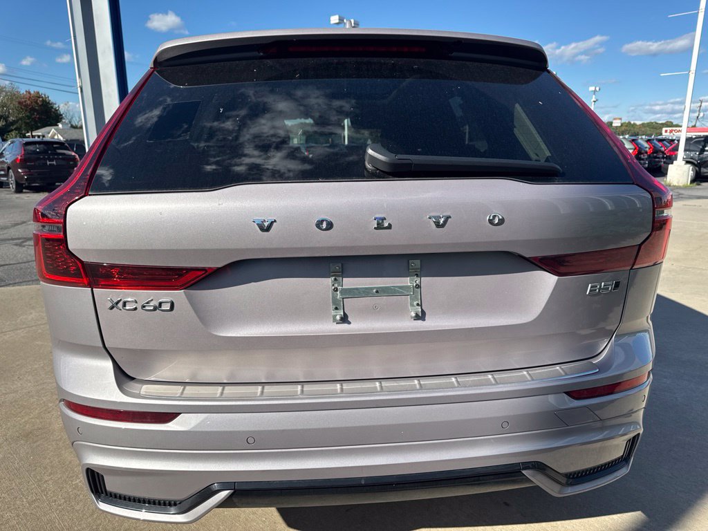 Used 2026 Volvo XC60 B5 Plus AWD/4WD image 6