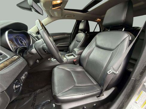 Used 2016 Chrysler 300 C image 20