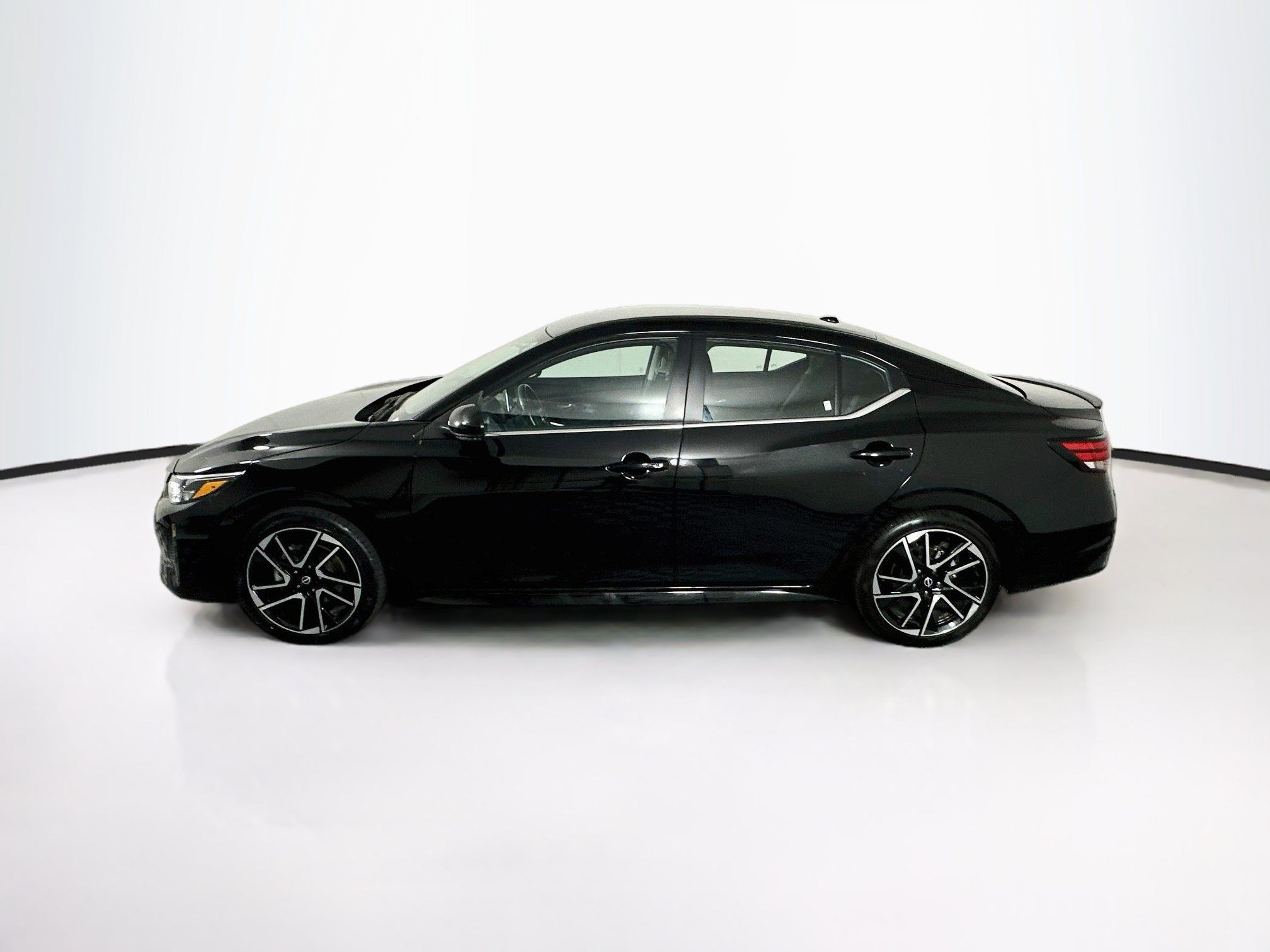 Used 2025 Nissan Sentra SR FWD image 4