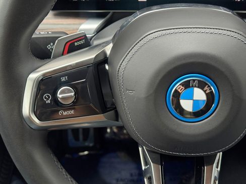 Used 2023 BMW i7 xDrive60 w/ Executive Package 2 AWD/4WD image 24