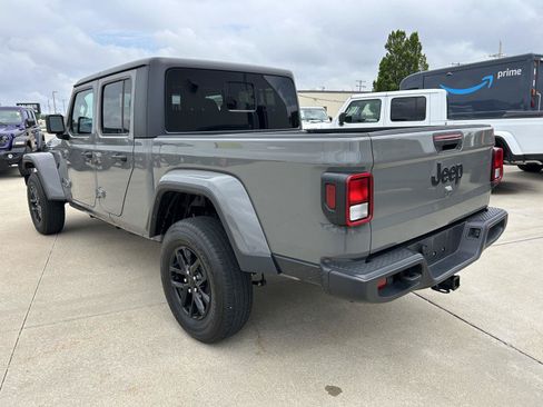 Used 2022 Jeep Gladiator Sport AWD/4WD image 32